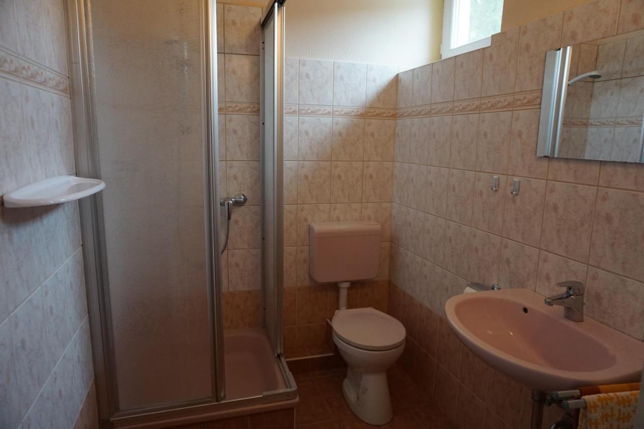 Szolad Grosses Ferienhaus Plattensee Balaton - Nyaralo Haz 6 Szobaval, 5 Fuerdoszobaval, 3000 Nm 아파트 외부 사진