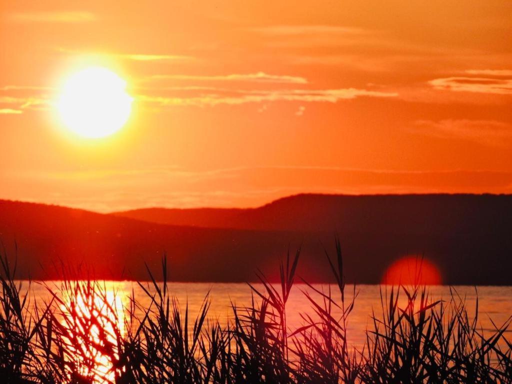 Szolad Grosses Ferienhaus Plattensee Balaton - Nyaralo Haz 6 Szobaval, 5 Fuerdoszobaval, 3000 Nm 아파트 외부 사진