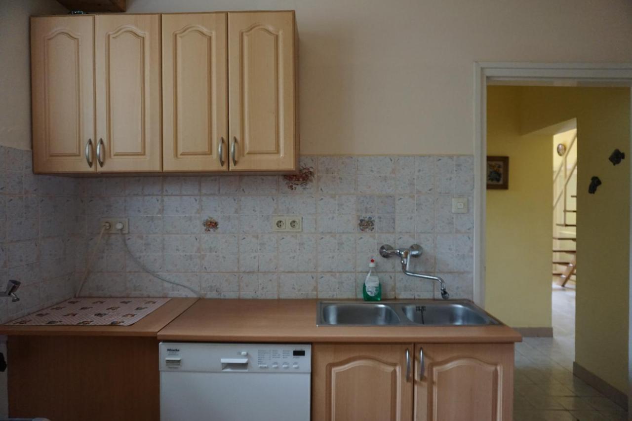Szolad Grosses Ferienhaus Plattensee Balaton - Nyaralo Haz 6 Szobaval, 5 Fuerdoszobaval, 3000 Nm 아파트 외부 사진