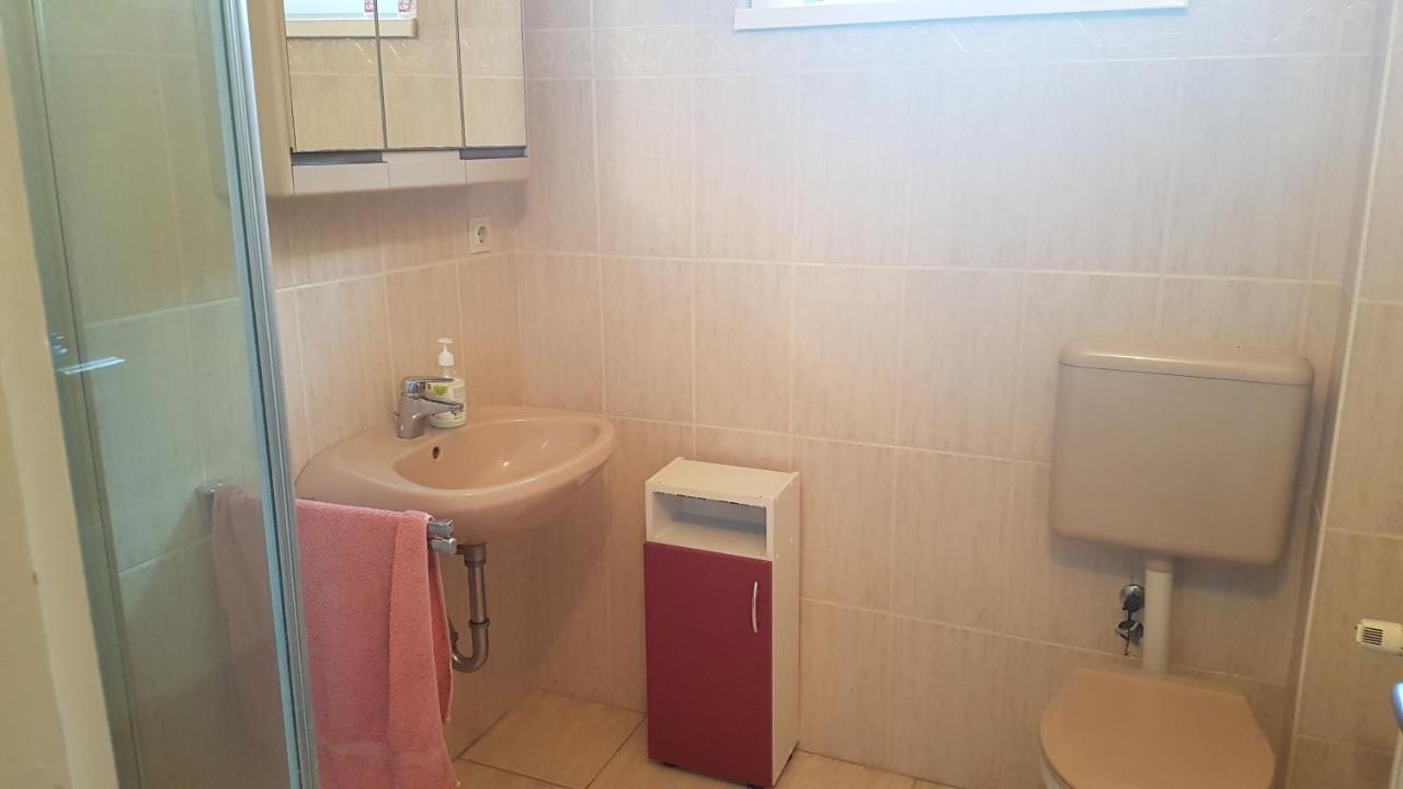 Szolad Grosses Ferienhaus Plattensee Balaton - Nyaralo Haz 6 Szobaval, 5 Fuerdoszobaval, 3000 Nm 아파트 외부 사진