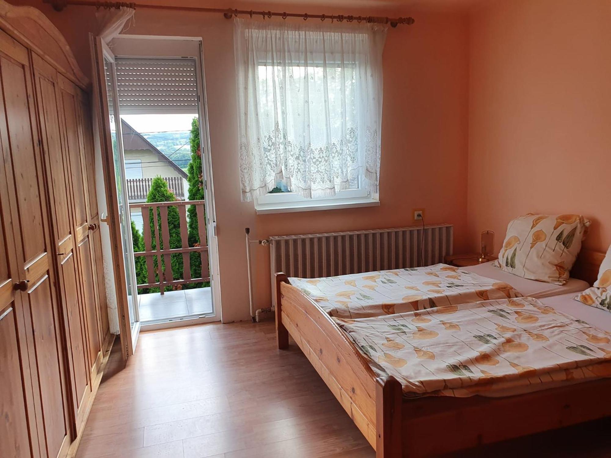 Szolad Grosses Ferienhaus Plattensee Balaton - Nyaralo Haz 6 Szobaval, 5 Fuerdoszobaval, 3000 Nm 아파트 외부 사진