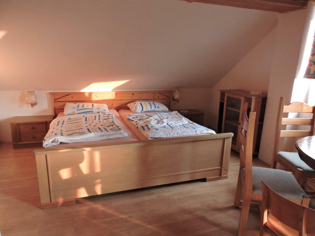 Szolad Grosses Ferienhaus Plattensee Balaton - Nyaralo Haz 6 Szobaval, 5 Fuerdoszobaval, 3000 Nm 아파트 외부 사진